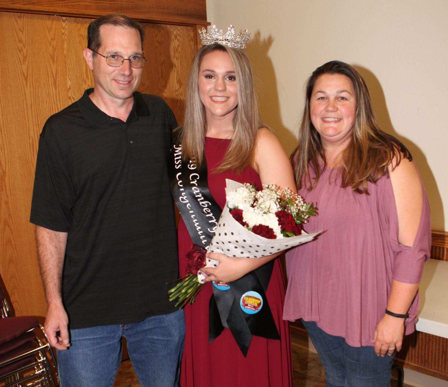 Cranberry Festival 2019 - Coronation - Queen Allison with parents